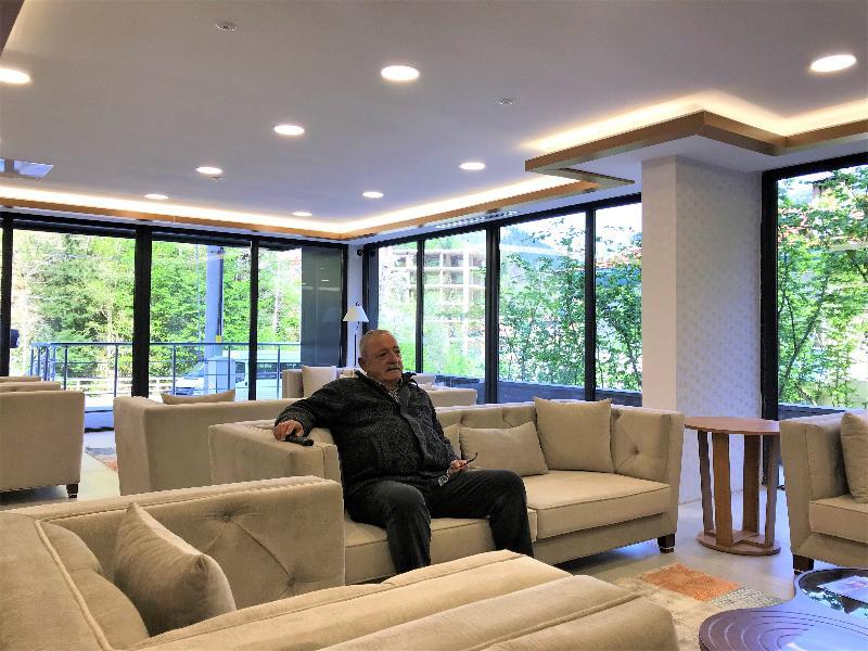 乌尊格尔金色酒店 乌宗 外观 照片